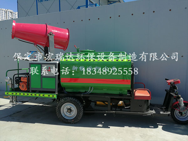 上海堡華龍湖大方居項目—HRD-S3電動(dòng)三輪灑水霧炮車(chē)案例