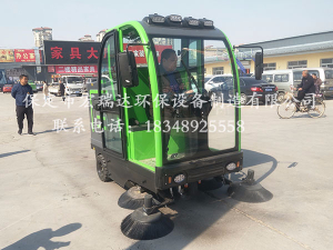 宏瑞達駕駛式掃地車(chē)（2150雙風(fēng)機）—固安縣固弘建材城案例