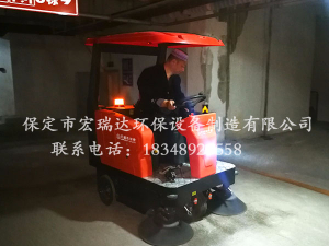 易縣太陽(yáng)城小區—宏瑞達駕駛式掃地車(chē)HRD-1450案例