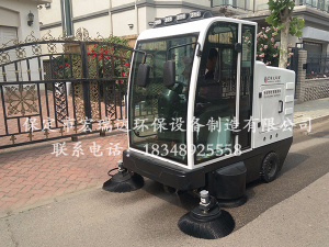 物業(yè)電動(dòng)掃地車(chē)宏瑞達2100雙風(fēng)機—北京麗斯花園別墅區使用案例