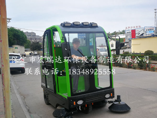 駕駛式掃地車(chē)宏瑞達2150—山西省晉城市街道辦事處使用案例