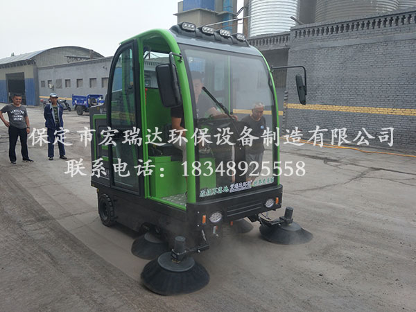 保定宏瑞達2150電動(dòng)掃地車(chē)走進(jìn)山西洪洞縣安定水泥廠(chǎng)