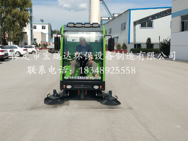 河北宏瑞達路面清掃車(chē)2150在福建莆田家具廠(chǎng)上崗