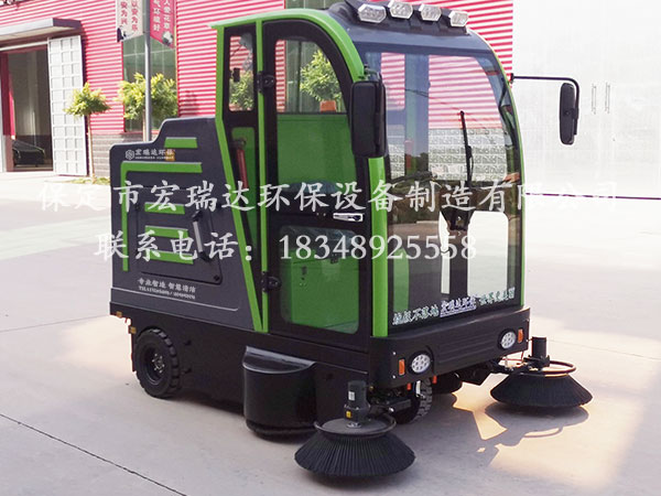 河北宏瑞達電動(dòng)掃地車(chē)在滄州耐火保溫材料廠(chǎng)上崗