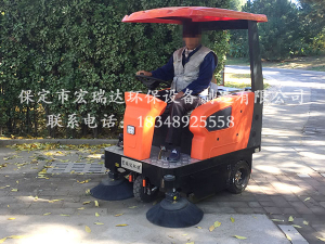 河北宏瑞達物業(yè)清掃車(chē)1450在鄭州人民公園上崗