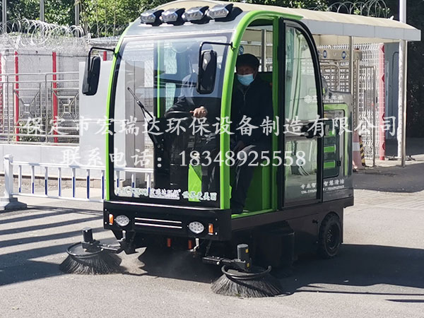 遼寧鞍山機械制造廠(chǎng)使用保定宏瑞達工業(yè)清掃車(chē)案例