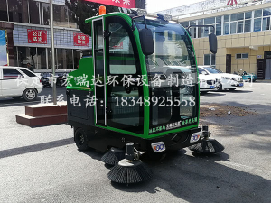 保定宏瑞達1900路面清掃車(chē)在山東棗莊農村合作社上崗