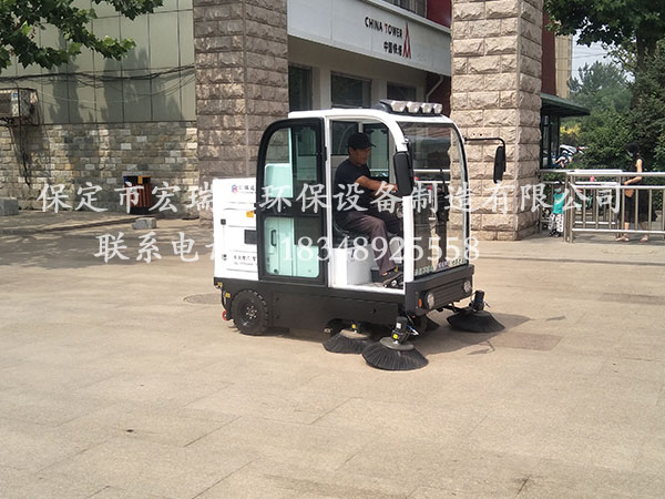 保定宏瑞達2000S電動(dòng)清掃車(chē)助力河南洛陽(yáng)公園的清潔工作