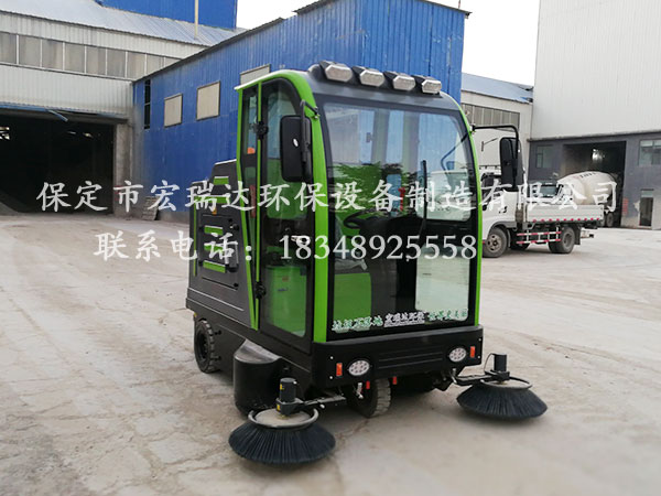 湖南懷化攪拌站使用保定宏瑞達電動(dòng)清掃車(chē)進(jìn)行路面清潔工作