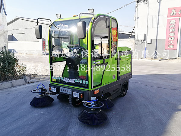 保定宏瑞達電動(dòng)清掃車(chē)在甘肅嘉峪關(guān)市農貿市場(chǎng)上崗