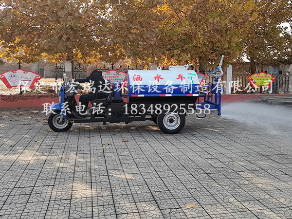 承德隆化村委會(huì )使用保定宏瑞達柴油灑水車(chē)案例