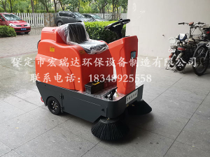 山西陽(yáng)泉市小區使用保定宏瑞達路面清掃車(chē)